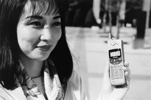 Tech History: Remembering Japan's Most Bizarre and Innovative Phones - image 3
