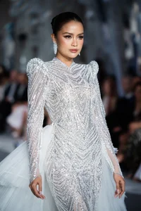 Quyen Linh's 18-Year-Old Daughter Lo Lem Makes Stunning Catwalk Debut - image 12