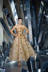 Quyen Linh's 18-Year-Old Daughter Lo Lem Makes Stunning Catwalk Debut - image 5