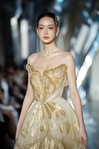 Quyen Linh's 18-Year-Old Daughter Lo Lem Makes Stunning Catwalk Debut - image 10