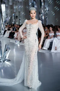 Quyen Linh's 18-Year-Old Daughter Lo Lem Makes Stunning Catwalk Debut - image 11