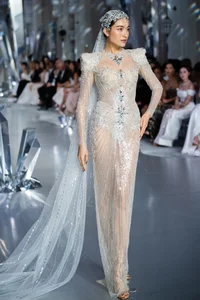 Quyen Linh's 18-Year-Old Daughter Lo Lem Makes Stunning Catwalk Debut - image 8