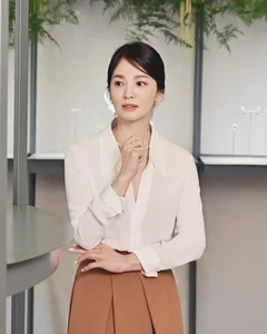 Song Hye Kyo’s Quiet Luxury Fashion: The Art of Effortless Elegance - image 2