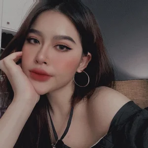 Kim Tử Long’s Beautiful Daughter Celebrates Joint Birthday with Her Famous Father - image 12