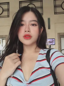 Kim Tử Long’s Beautiful Daughter Celebrates Joint Birthday with Her Famous Father - image 5