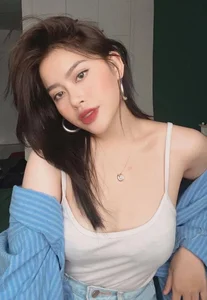Kim Tử Long’s Beautiful Daughter Celebrates Joint Birthday with Her Famous Father - image 0