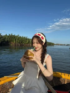 Tiktoker Ngan Ha Captures Hearts with Graceful Photos on Hoi An Basket Boats - image 5