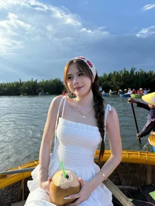 Tiktoker Ngan Ha Captures Hearts with Graceful Photos on Hoi An Basket Boats - image 3