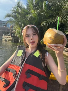 Tiktoker Ngan Ha Captures Hearts with Graceful Photos on Hoi An Basket Boats - image 7