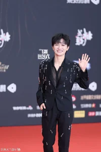 Star Studded Red Carpet Highlights at Tencent Video All Star Awards 2025 - image 18