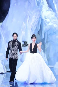 Star Studded Red Carpet Highlights at Tencent Video All Star Awards 2025 - image 25