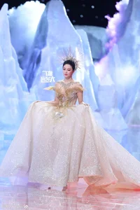 Star Studded Red Carpet Highlights at Tencent Video All Star Awards 2025 - image 3