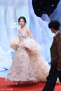 Star Studded Red Carpet Highlights at Tencent Video All Star Awards 2025 - image 29