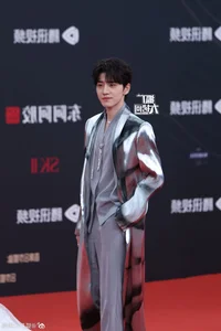 Star Studded Red Carpet Highlights at Tencent Video All Star Awards 2025 - image 7