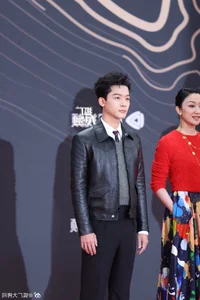 Star Studded Red Carpet Highlights at Tencent Video All Star Awards 2025 - image 6