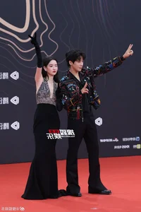 Star Studded Red Carpet Highlights at Tencent Video All Star Awards 2025 - image 19