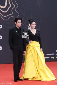 Star Studded Red Carpet Highlights at Tencent Video All Star Awards 2025 - image 10