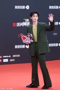 Star Studded Red Carpet Highlights at Tencent Video All Star Awards 2025 - image 21