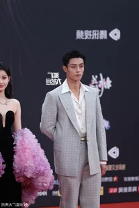 Star Studded Red Carpet Highlights at Tencent Video All Star Awards 2025 - image 27
