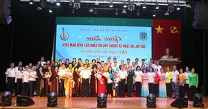 Vietnam Coast Guard Women: Preserving National Heritage Through Traditional Folk Songs - image 0