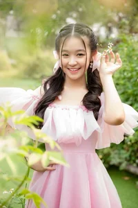 Lê Phương's Daughter in Bóng ma hạnh phúc: A Rising Star and Future Miss Vietnam Contender - image 5