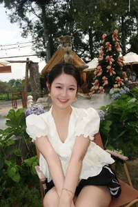 Lê Phương's Daughter in Bóng ma hạnh phúc: A Rising Star and Future Miss Vietnam Contender - image 7