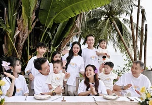 Mina Pham’s Youthful Glow: Minh Nhua’s Wife Visits Stepdaughter Joyce Pham - image 2