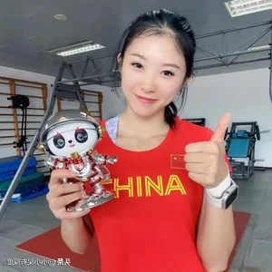 Chinese Track and Field Athlete Captivates Fans with Movie-Star Looks - image 0