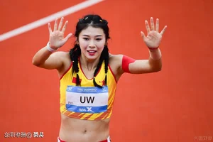 Chinese Track and Field Athlete Captivates Fans with Movie-Star Looks - image 4