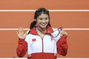 Chinese Track and Field Athlete Captivates Fans with Movie-Star Looks - image 1