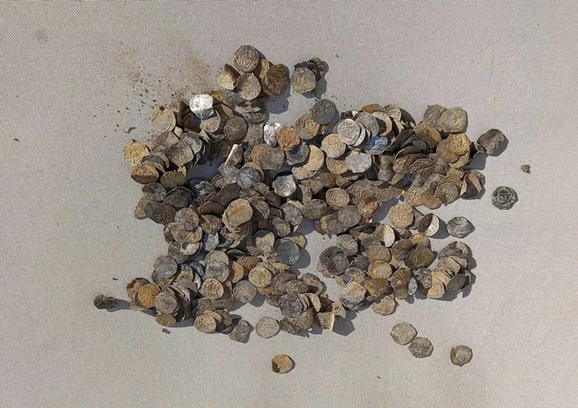 Metal Detectorist Discovers Rare Historical Treasure Worth $270,000
