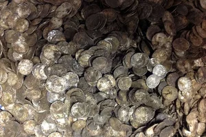 Metal Detectorist Discovers Rare Historical Treasure Worth $270,000 - image 1