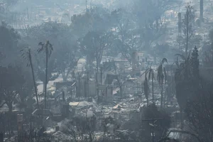 Devastating Aftermath: Los Angeles Transforms into a 'War Zone' Following Wildfires - image 1