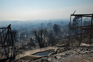 Devastating Aftermath: Los Angeles Transforms into a 'War Zone' Following Wildfires - image 0