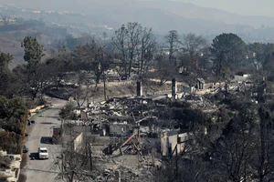 Devastating Aftermath: Los Angeles Transforms into a 'War Zone' Following Wildfires - image 2