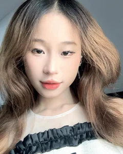 Viral Female Streamer Wows the Internet with Mind-Blowing Makeup Transformation Videos - image 0