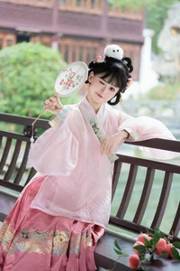 Jiao Yi Zhi Sui Sui Shines in YiTuYu Art Language Vol.10476: 61P Photography Set - image 47