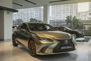 Lexus ES Luxury Sedan Sees Massive Price Drop of 260 Million VND in Vietnam - image 10