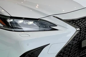 Lexus ES Luxury Sedan Sees Massive Price Drop of 260 Million VND in Vietnam - image 9
