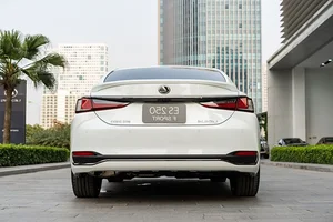 Lexus ES Luxury Sedan Sees Massive Price Drop of 260 Million VND in Vietnam - image 1