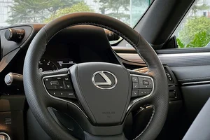 Lexus ES Luxury Sedan Sees Massive Price Drop of 260 Million VND in Vietnam - image 8