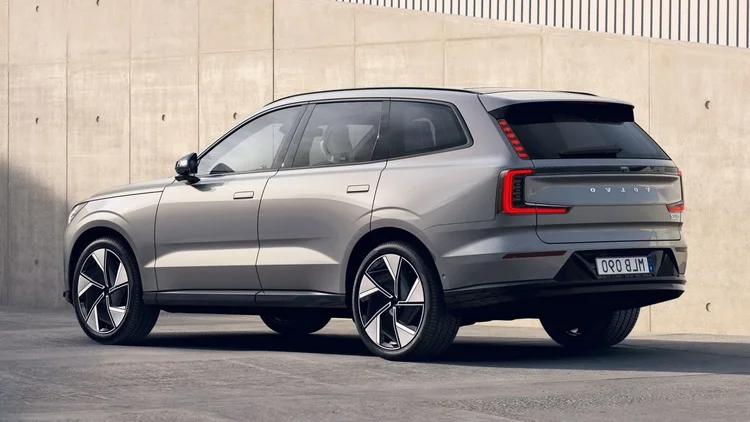 Volvo's Flagship EVs Arrive in Vietnam: Level 3 Driving & 600km Range