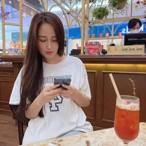 Self-Made Billionaire Beauty Queen Shares Childhood Photos - image 0