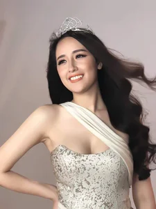 Self-Made Billionaire Beauty Queen Shares Childhood Photos - image 4