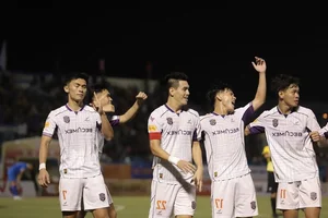Tien Linh Shines as Match-Winner Against Tam Ky Stadium Hosts - image 5