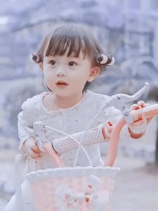 Natural Beauty Triumphs: The Stunning Evolution of the 'Little Beauty' Netizens Adore - image 7