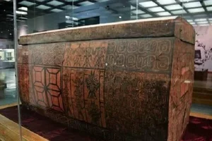 Uncovering the Mystery: 2,500-Year-Old Tomb Containing Impossible Ancient Technology - image 11