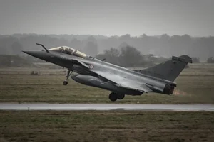 Air Superiority: The Top 8 Fighter Jets Dominating Modern Skies - image 1