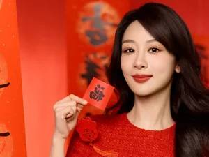Yang Mi and Dilraba Dilmurat Lead CBiz Beauties in Lunar New Year Photoshoots - image 5