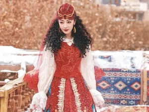 Yang Mi and Dilraba Dilmurat Lead CBiz Beauties in Lunar New Year Photoshoots - image 20